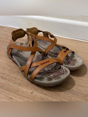 Merrell Women’s Strappy Sandals Air Cushion Brown Women's Size 6 Style J358413C